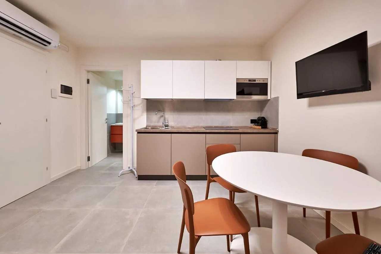 Apartmentsgarda - Residenza Mercanti 0*, Garda (Verona) Italien