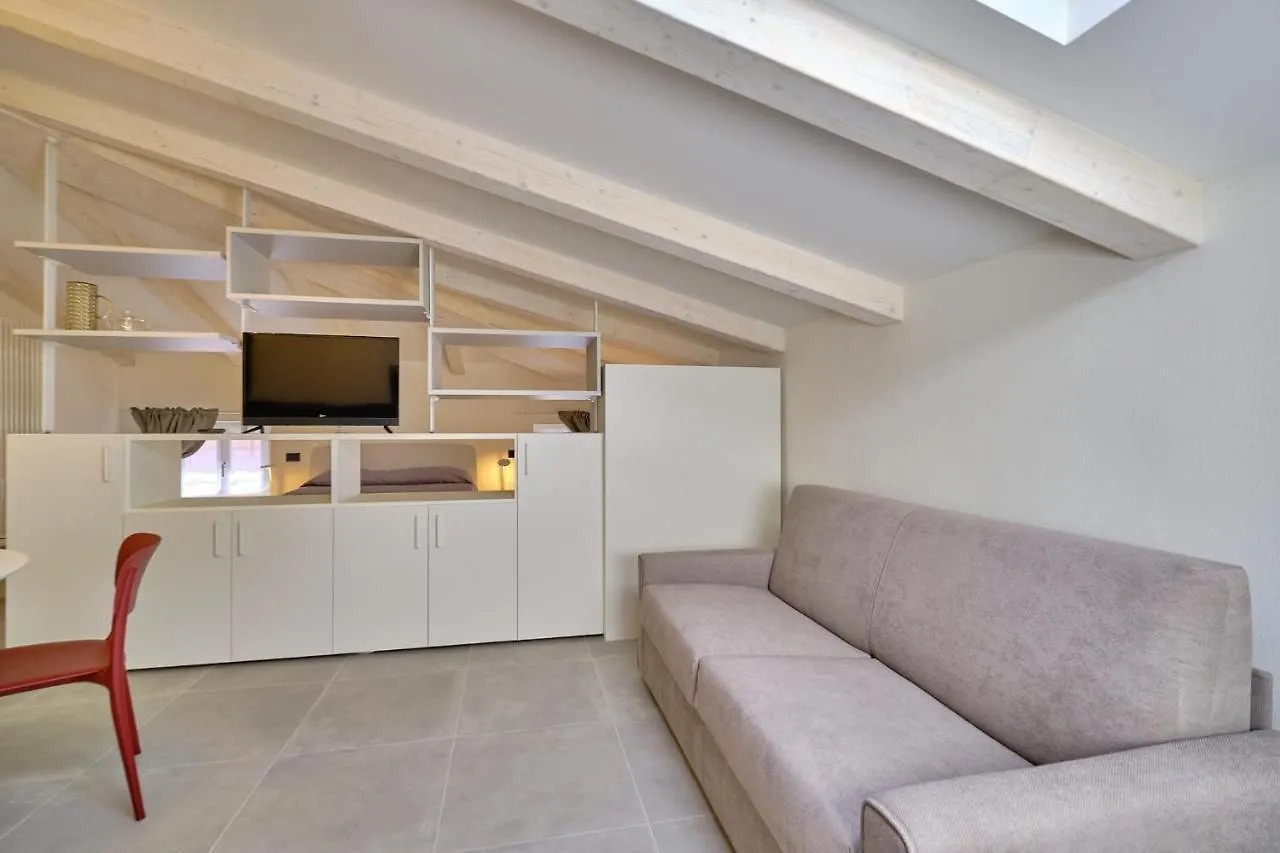 Apartmentsgarda - Residenza Mercanti Garda (Verona)