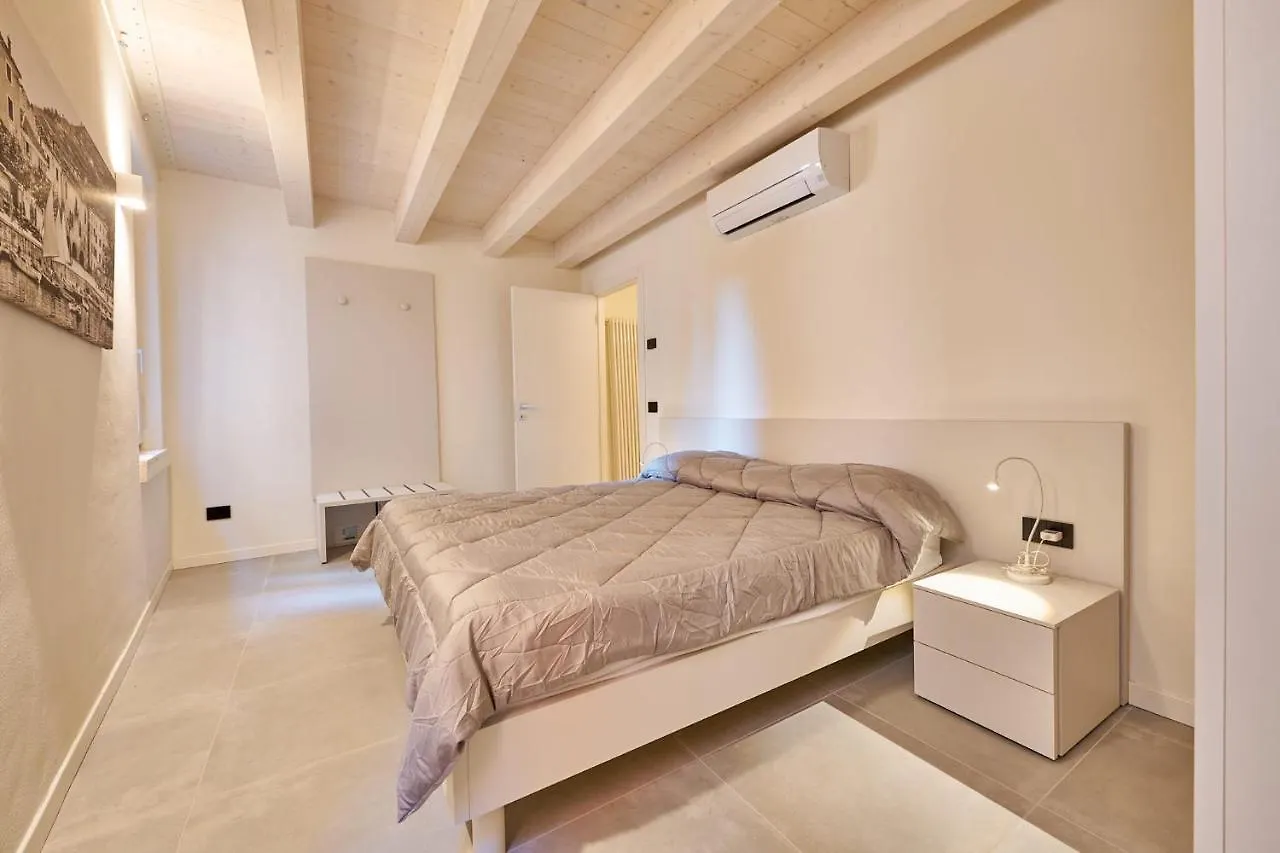 شقة Apartmentsgarda - Residenza Mercanti إيطاليا