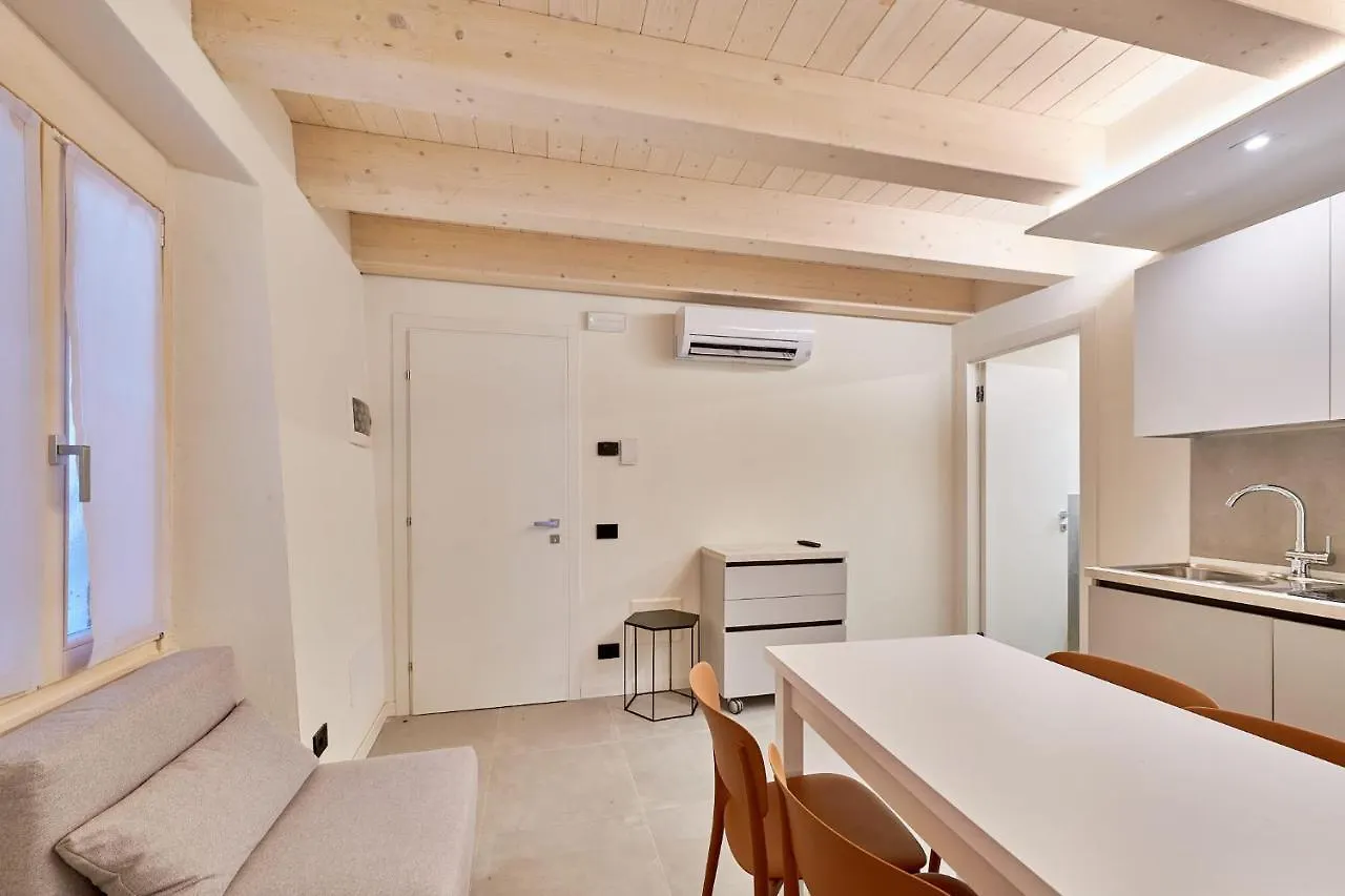 شقة Apartmentsgarda - Residenza Mercanti