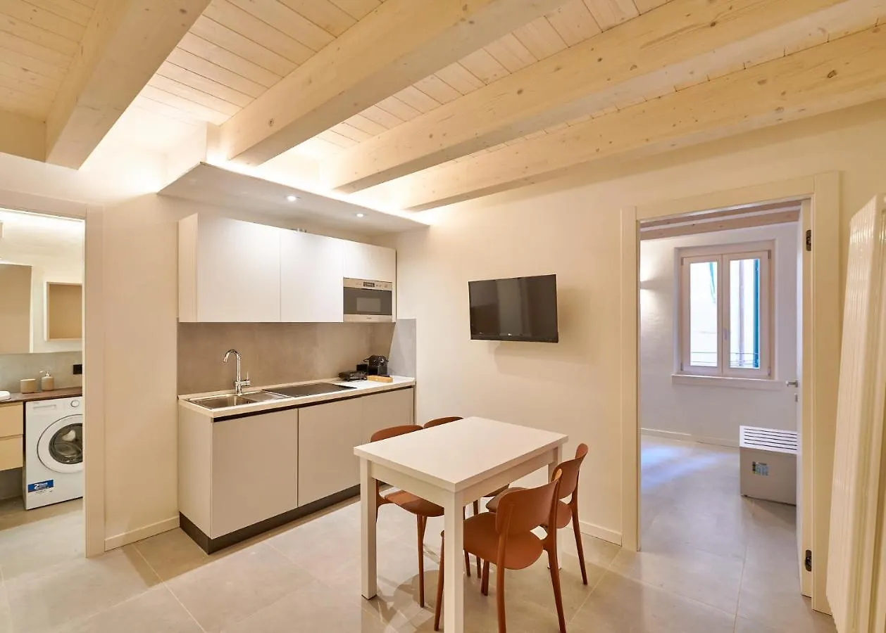 شقة Apartmentsgarda - Residenza Mercanti