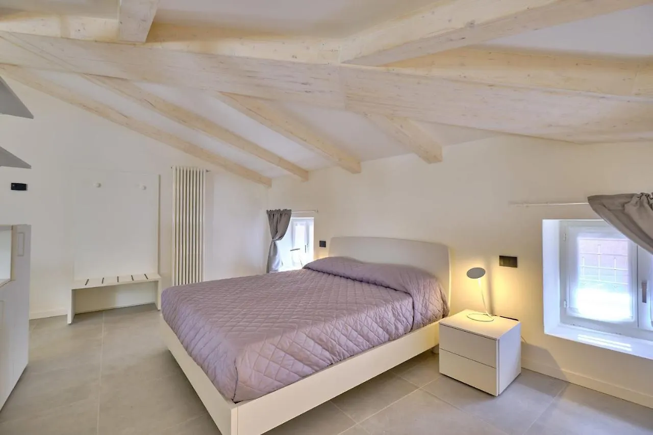 Apartmentsgarda - Residenza Mercanti شقة
