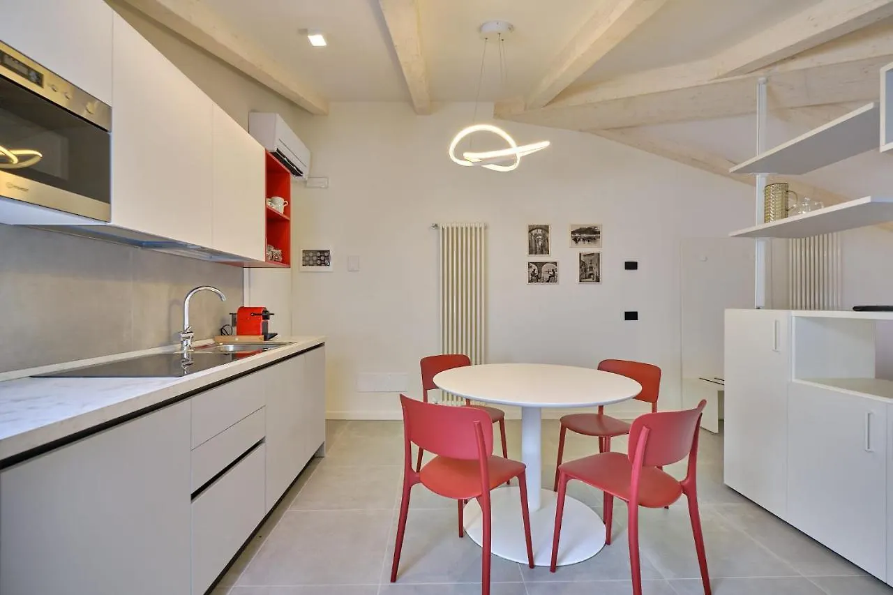 Apartmentsgarda - Residenza Mercanti شقة غارْدا